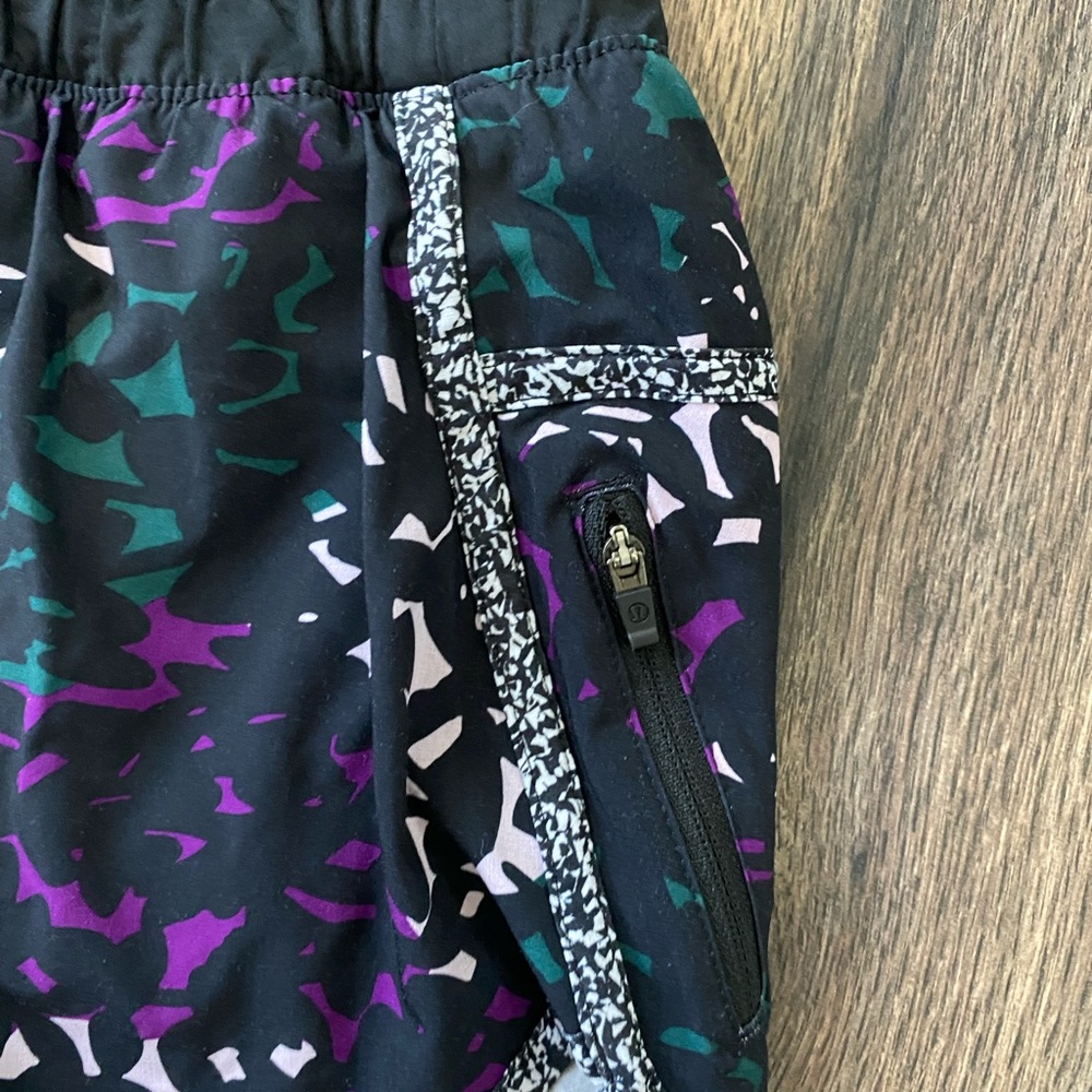 Lululemon Tracker Short III *4-way Stretch - Picture 3 of 8